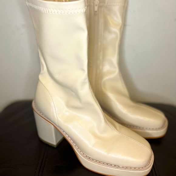 Beige boots - Picture 2 of 4